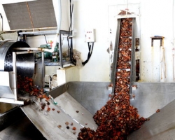 用我們的設(shè)備進(jìn)行選料分級(jí)